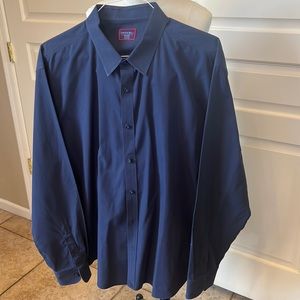 UNTUCKit Men’s long sleeved buttoned down shirt
